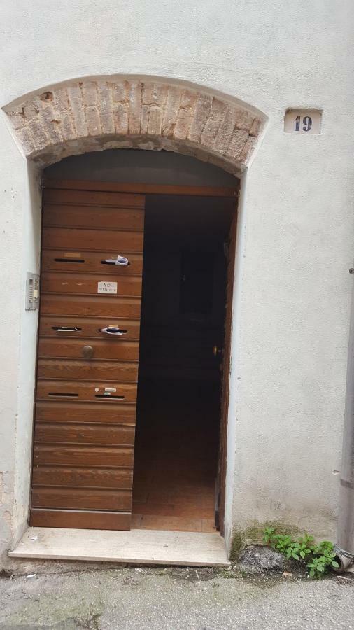 Apartamento Via Della Posterna Spoleto Exterior foto
